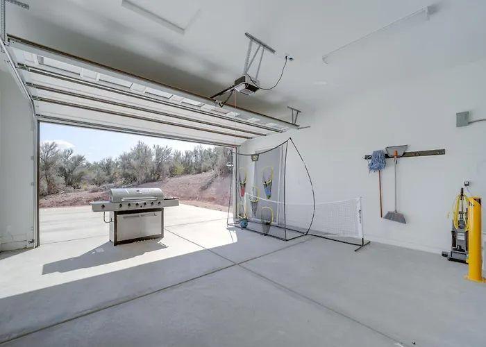 Hiker's Retreat W/ Furnished Patio In Rimrock! *