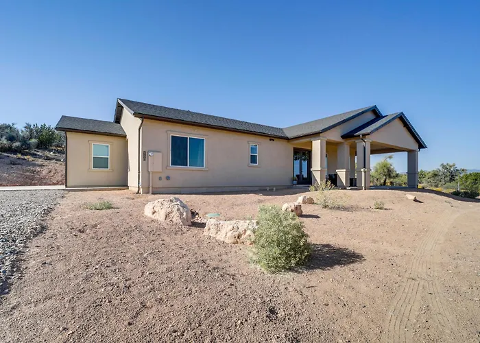 Hiker's Retreat W/ Furnished Patio In Rimrock! Holiday home Rimrock